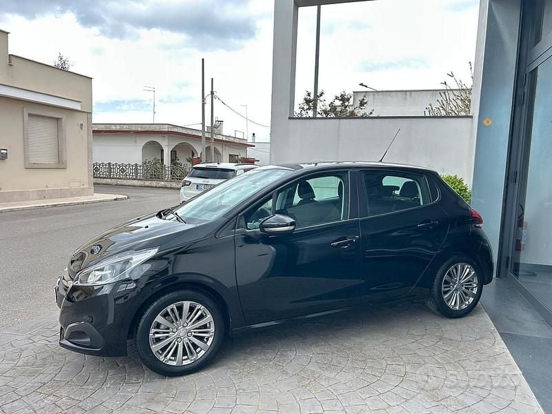 Usata Peugeot 208 Allure 75 CV (55 kW) 2018 Nero Utilitaria