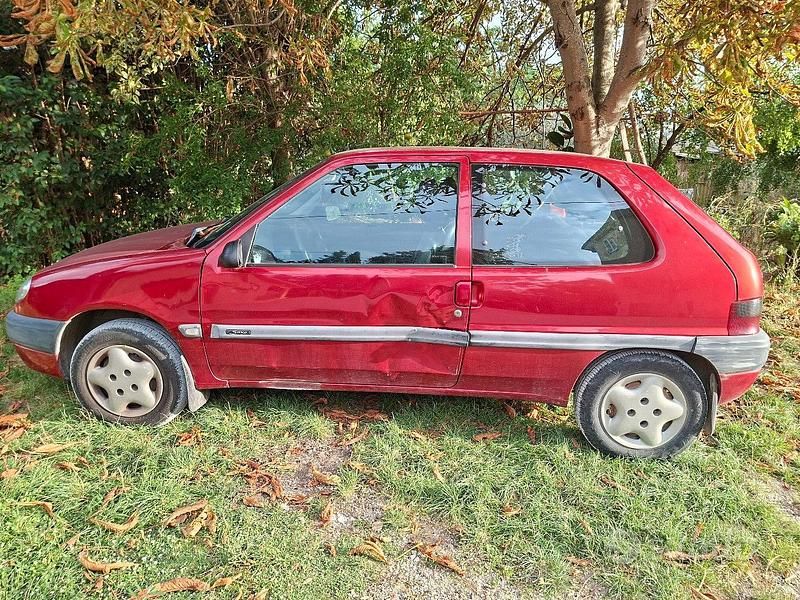 Usata Citroën Saxo 57 CV (41 kW) 2001 Rosso Utilitaria