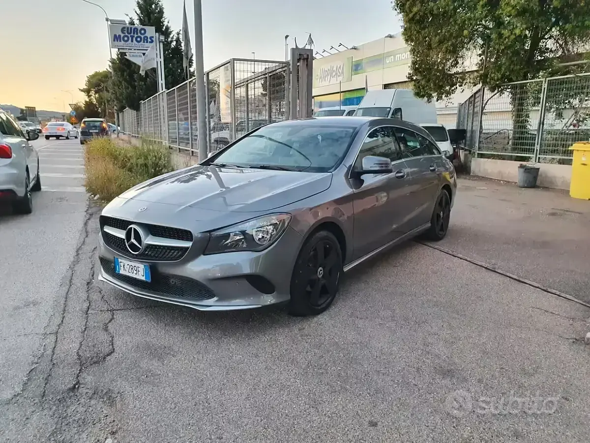 Usata Mercedes CLA180 Business 109 CV (80 kW) 2017 Grigio Berlina