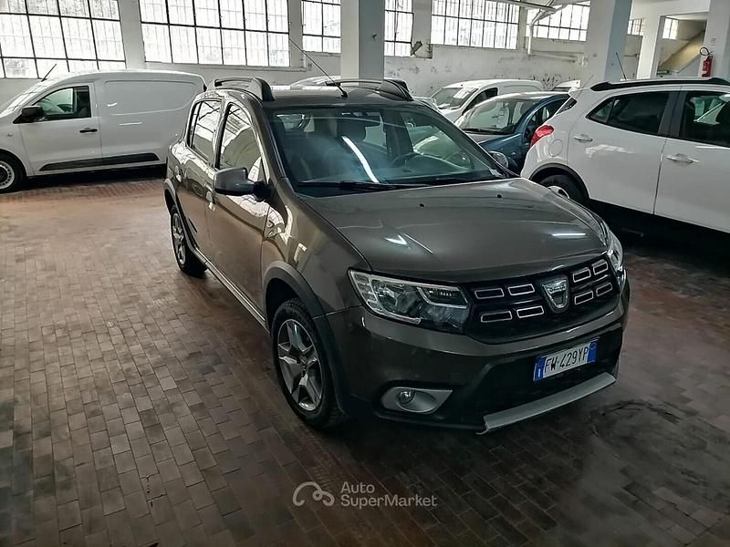 Marrone Usata 2019 Dacia Sandero Prestige Due volumi | 9950 € (Cara) - Immagine 1/4
