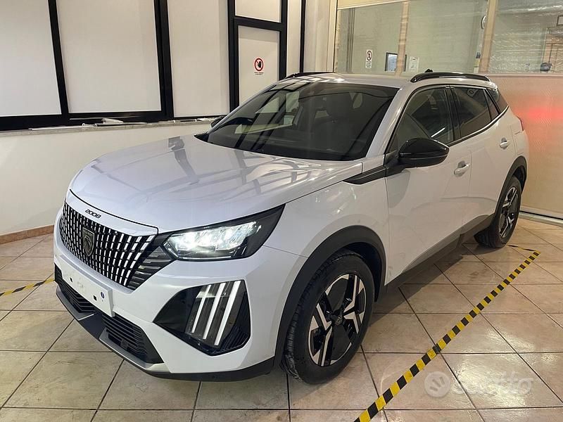 Usata Peugeot 2008 Allure 101 CV (74 kW) 2024 Bianco SUV