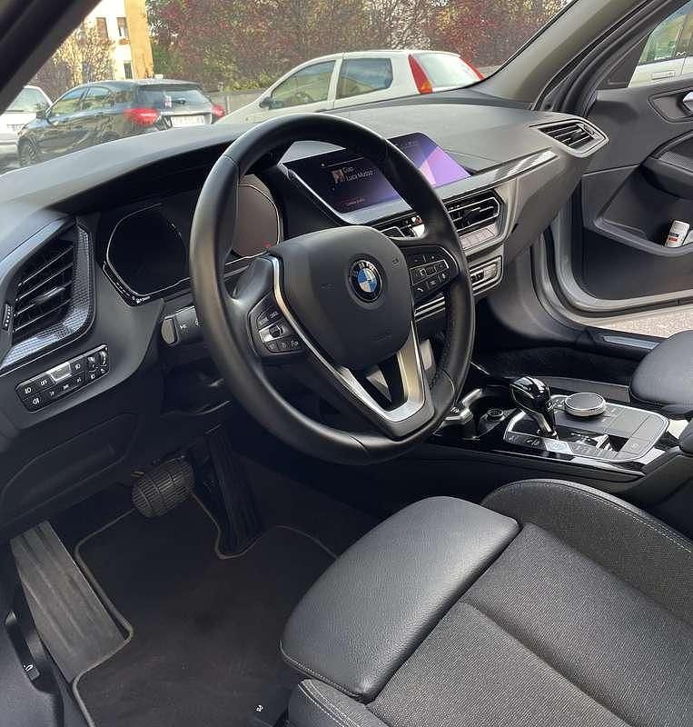Usata BMW 116 Sport Line 116 CV (85 kW) 2021 Argento Utilitaria