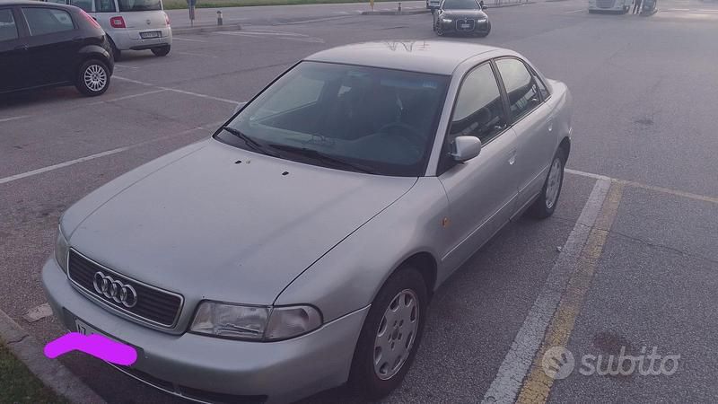 Usata Audi A4 Ambiente 110 CV (80 kW) 1998 Grigio Berlina