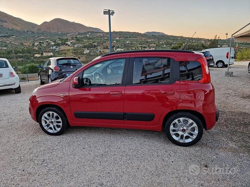 Usata Fiat Panda Lounge 85 CV (62 kW) 2013 Rosso Utilitaria