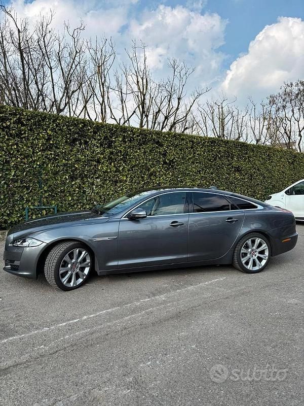 Usata Jaguar XJ Premium Luxury 340 CV (250 kW) 2016 Grigio Berlina