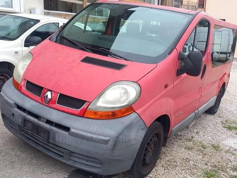 Rosso Usata 2004 Renault Trafic Furgone | 2900 € (Buon prezzo) - Immagine 1/4