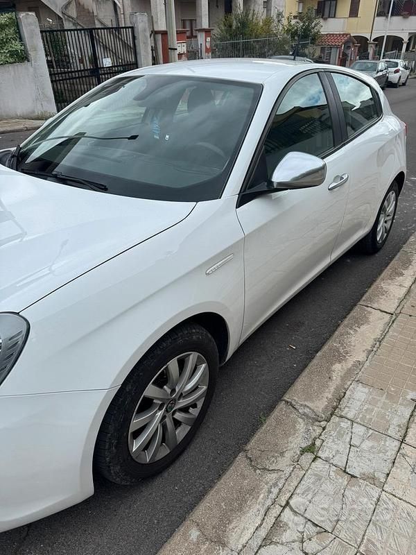 Usata Alfa Romeo Giulietta Super 120 CV (88 kW) 2016 Bianco Utilitaria