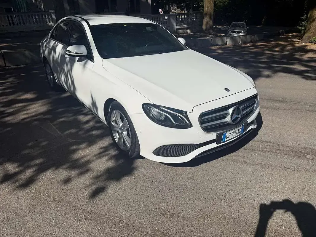 Usata Mercedes E220 Premium Plus 194 CV (142 kW) 2016 Bianco Berlina