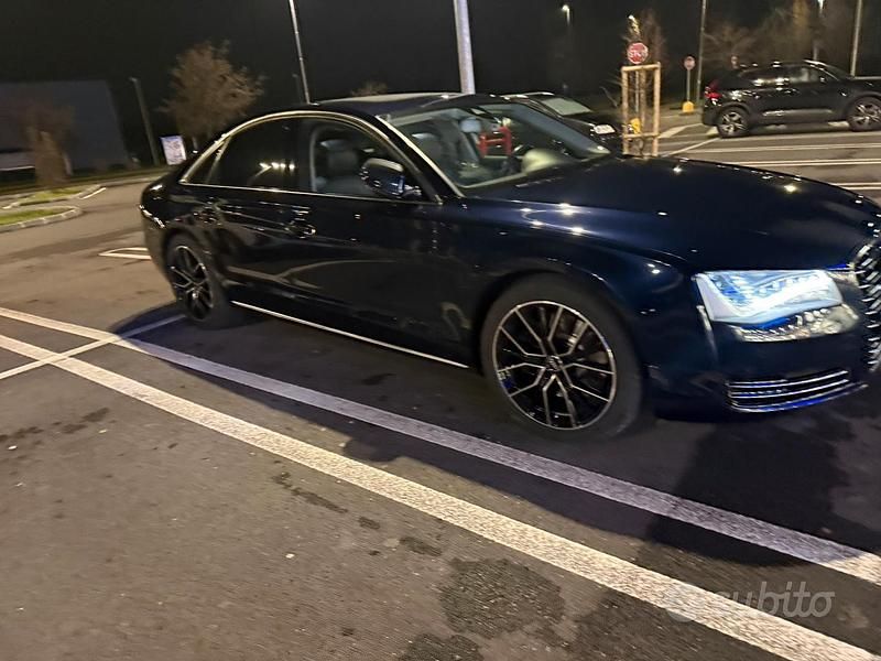 Usata Audi A8 Ambiente 351 CV (258 kW) 2012 Blu Berlina