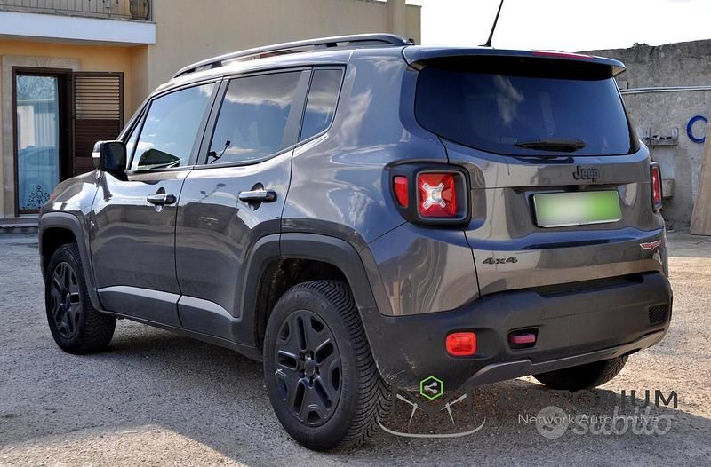Usata Jeep Renegade Trailhawk 170 CV (125 kW) 2017 Grigio SUV