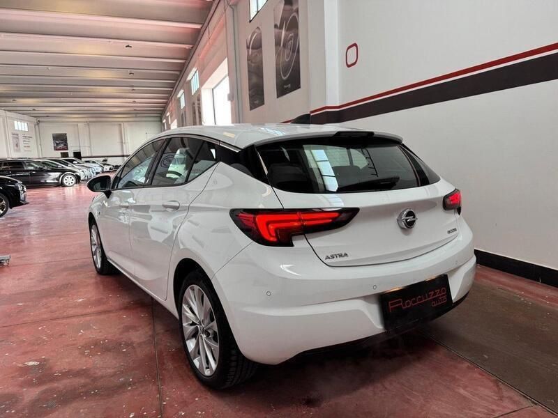 Usata Opel Astra Innovation 105 CV (77 kW) 2016 Bianco Berlina