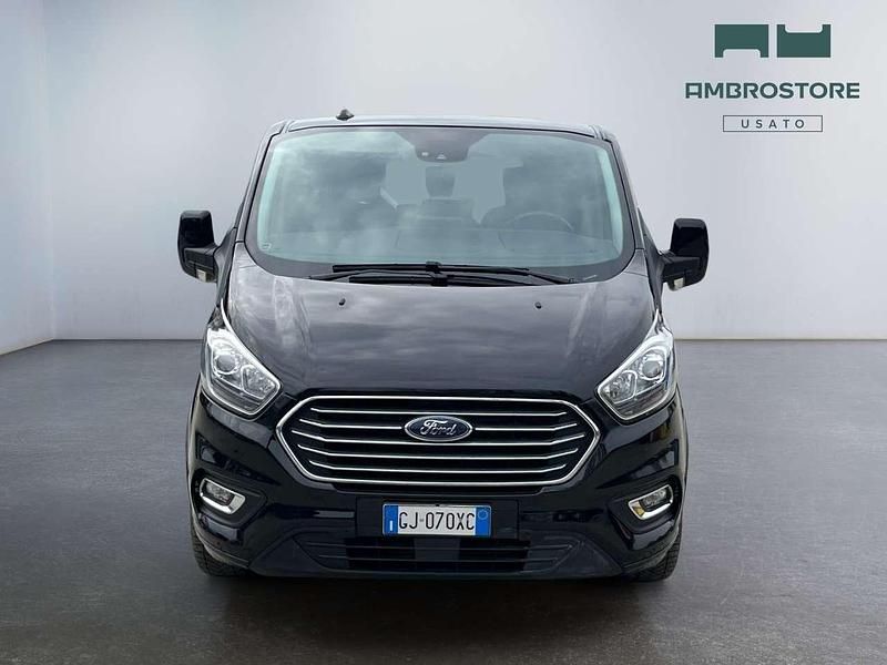 Usata Ford Tourneo Custom 131 CV (96 kW) 2022 Agate black Furgone