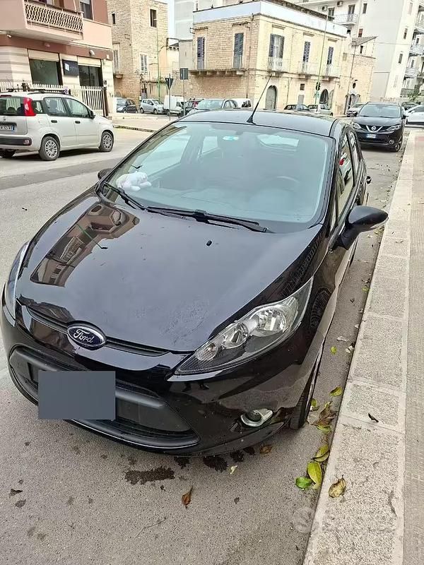 Usata Ford Fiesta 97 CV (71 kW) 2012 Blu Utilitaria