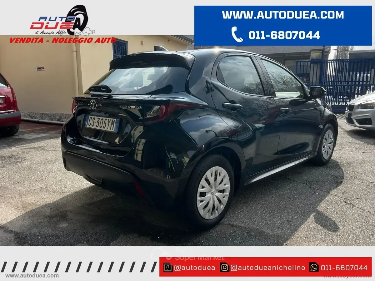 Usata Toyota Yaris Hybrid Business Edition 92 CV (67 kW) 2024 Nero Berlina