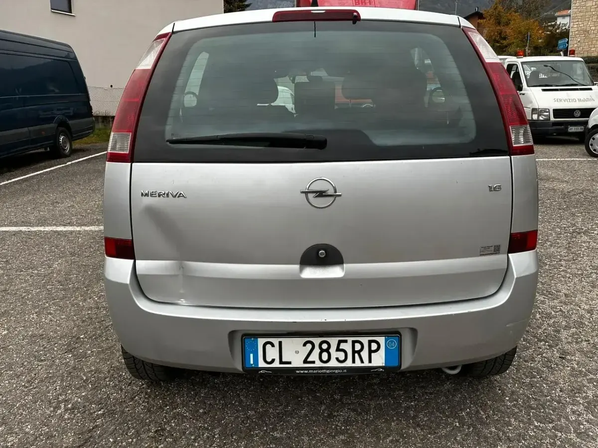 Usata Opel Meriva 101 CV (74 kW) 2004 Argento Monovolume