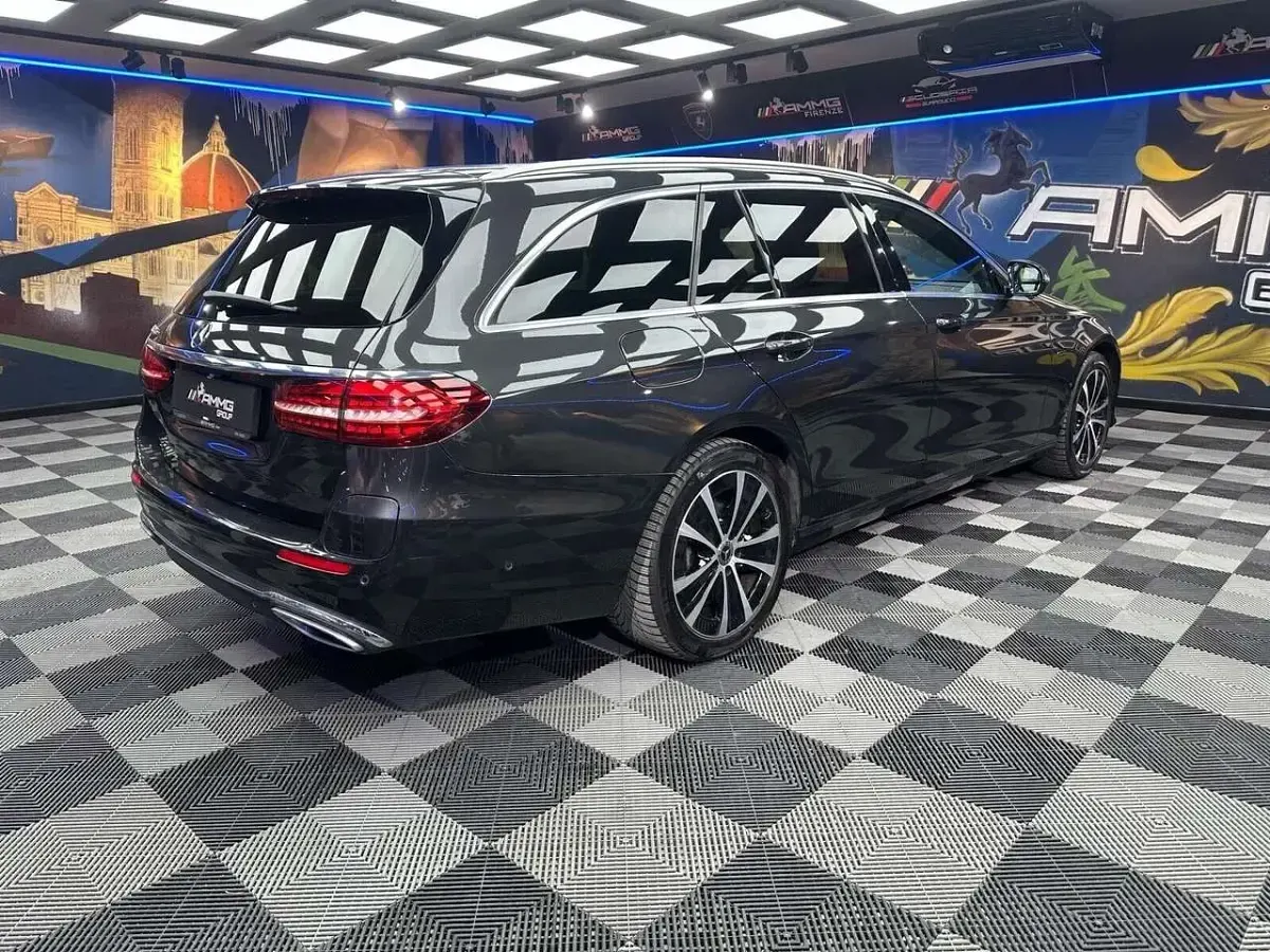 Usata Mercedes E300 Premium 194 CV (142 kW) 2020 Grigio Station wagon