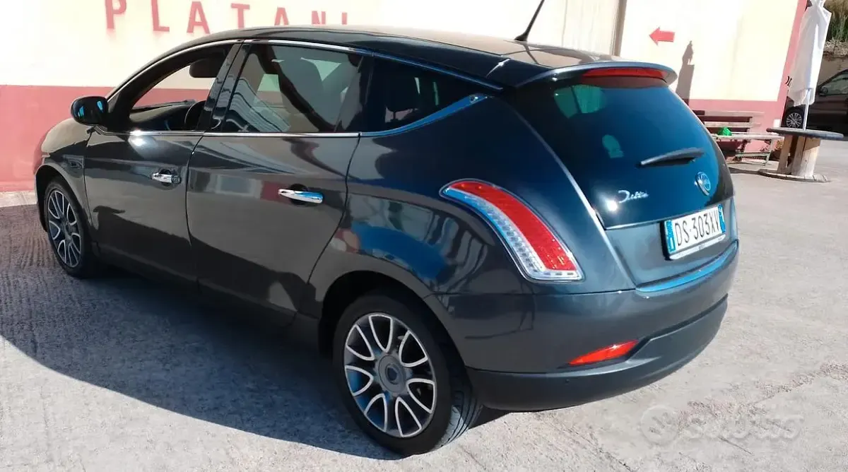 Usata Lancia Delta 165 CV (121 kW) 2008 Utilitaria