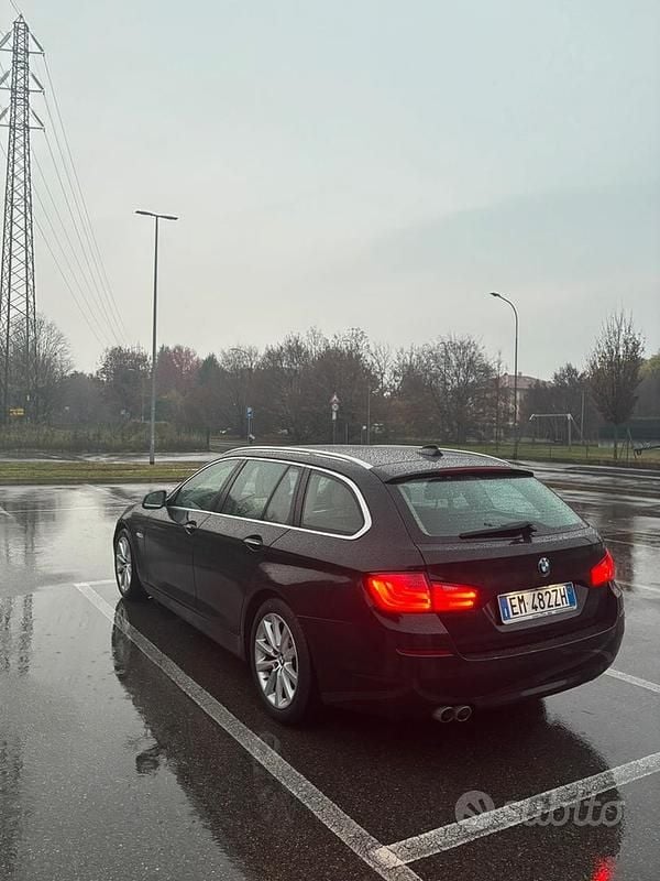 Usata BMW 520 Sport Line 184 CV (135 kW) 2012 Nero Station wagon
