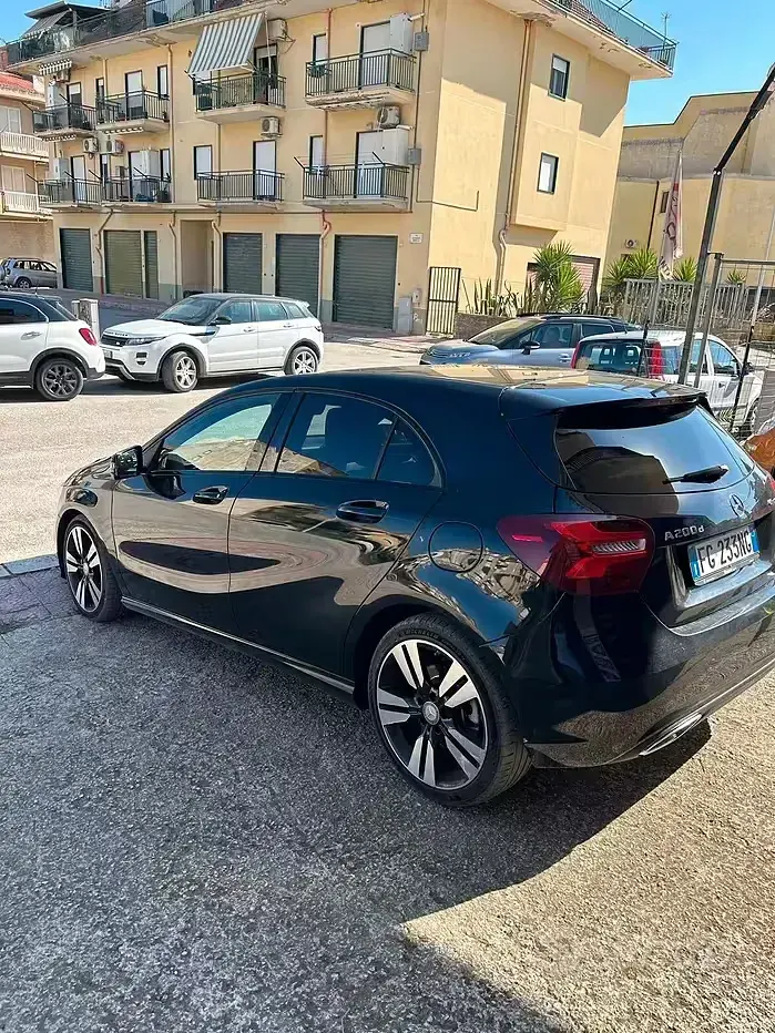 Usata Mercedes A200 136 CV (100 kW) 2016 Nero Utilitaria