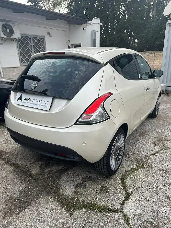 Usata Lancia Ypsilon S 95 CV (69 kW) 2012 Bianco Utilitaria