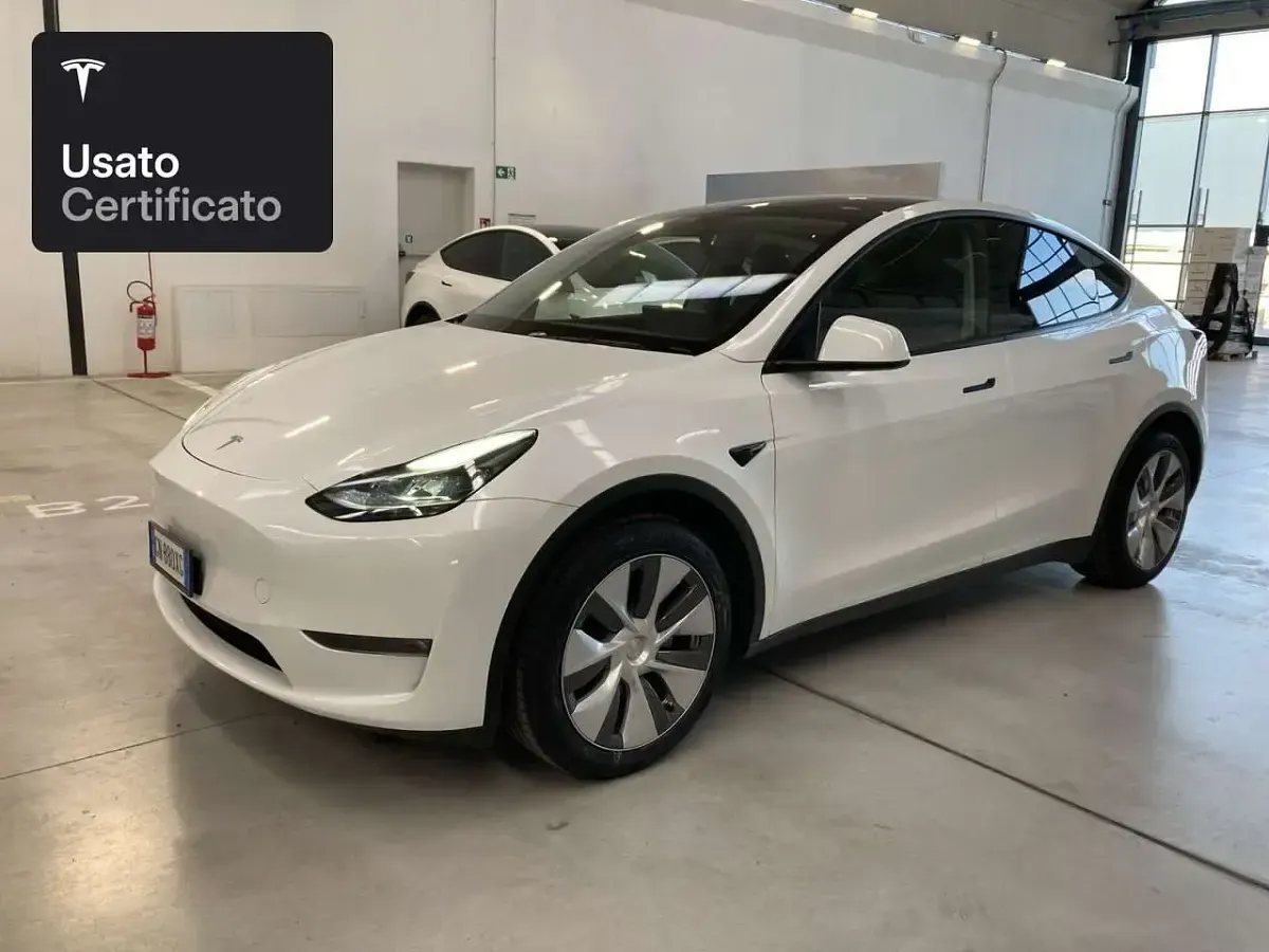 Usata Tesla Model Y Long Range AWD 258 kW (351 CV) 2023 Pearl white multicoat SUV