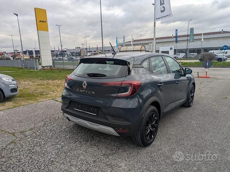 Usata Renault Captur Black Edition 101 CV (74 kW) 2020 Grigio SUV
