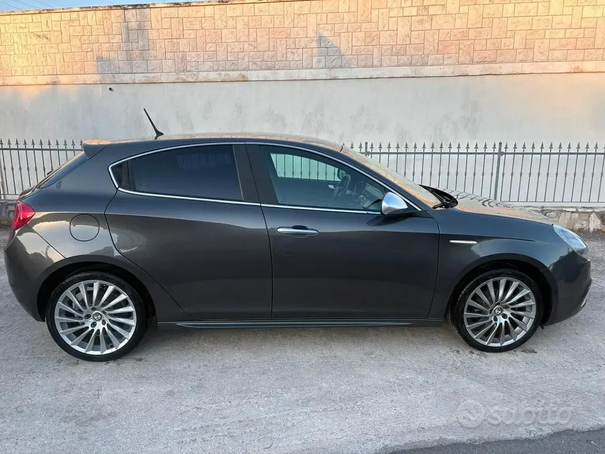 Usata Alfa Romeo Giulietta Progression 105 CV (77 kW) 2010 Grigio Utilitaria