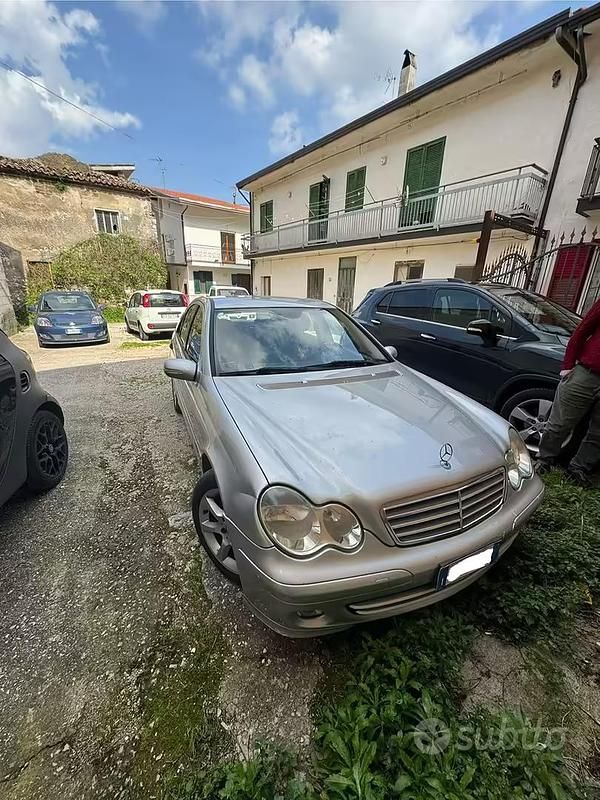 Usata Mercedes C220 Avantgarde 150 CV (110 kW) 2005 Grigio Berlina