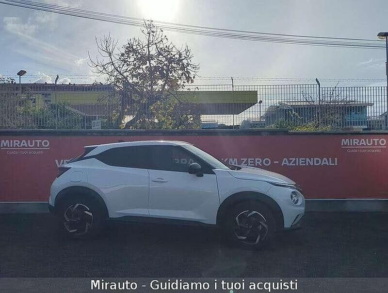 Bianco Usata 2023 Nissan Juke N-Connecta SUV | 18.200 € (Buon prezzo) - Immagine 1/4