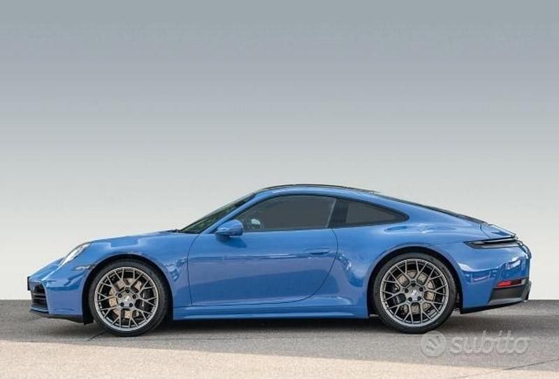 Usata Porsche 911 Carrera 394 CV (289 kW) 2025 Blu metallizzato Coupé