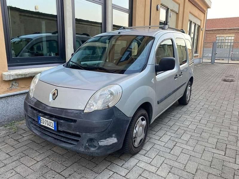 Argento Usata 2010 Renault Kangoo Station wagon | 3000 € (Buon prezzo) - Immagine 1/4