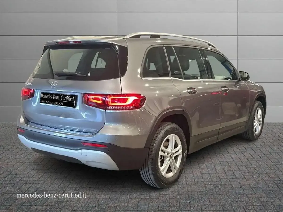 Usata Mercedes GLB180 Business 116 CV (85 kW) 2023 Grigio scuro SUV