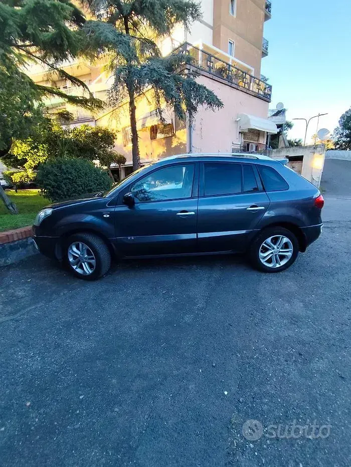 Usata Renault Koleos 150 CV (110 kW) 2011 Grigio SUV