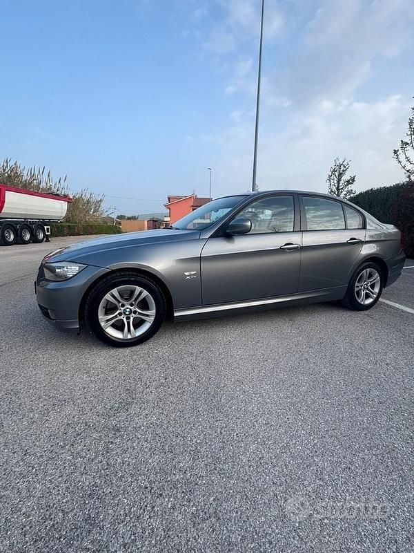 Usata BMW 320 177 CV (130 kW) 2009 Grigio Berlina