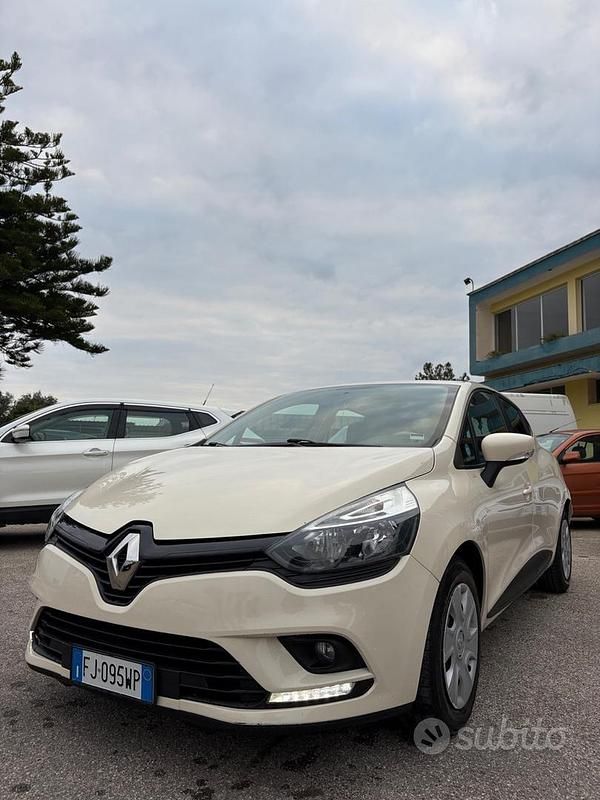 Usata Renault Clio IV Intens 75 CV (55 kW) 2017 Beige Berlina