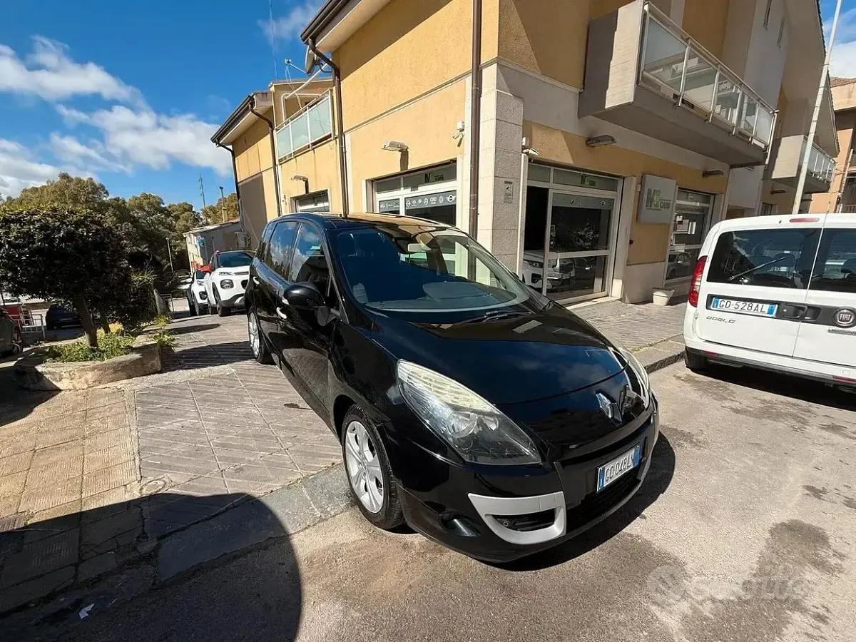 Usata Renault Scénic Dynamique 110 CV (80 kW) 2011 Nero Monovolume