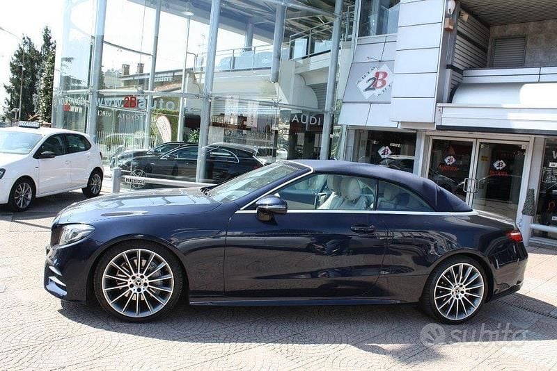 Usata Mercedes E220 Premium 194 CV (142 kW) 2018 Blu Cabrio