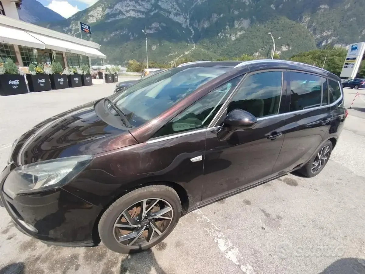 Usata Opel Zafira Tourer 131 CV (96 kW) 2012 Viola Monovolume