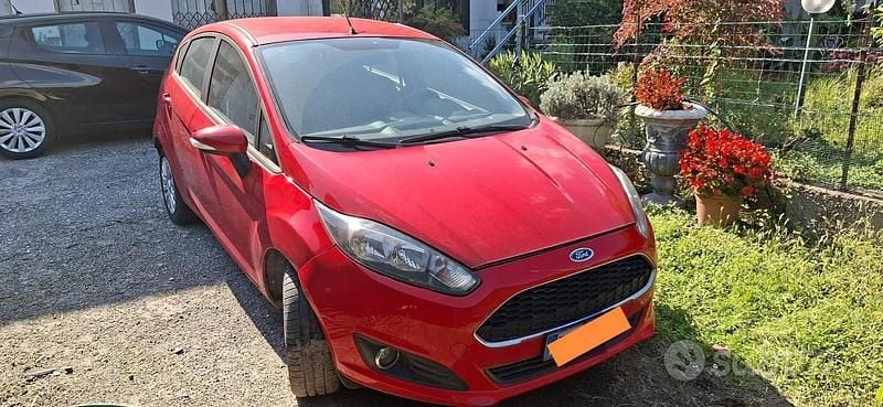 Usata Ford Fiesta 75 CV (55 kW) 2017 Rosso Utilitaria