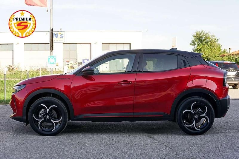 Nuova Alfa Romeo Junior Edizione Speciale 136 CV (100 kW) 2025 Rosso brera tetto nero SUV