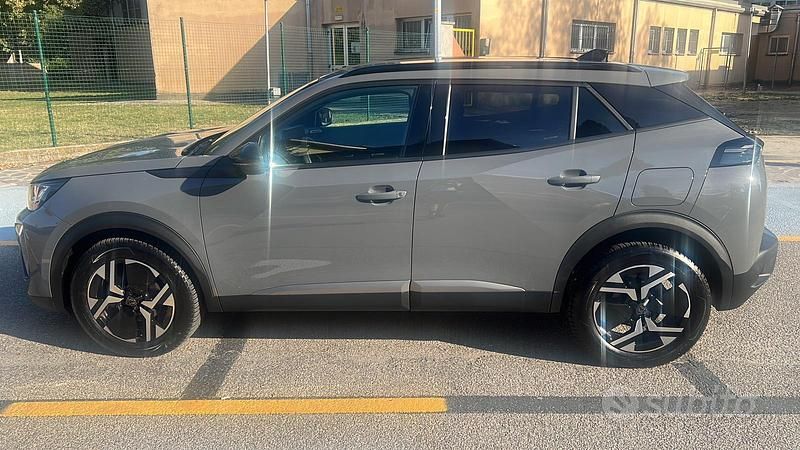Usata Peugeot 2008 110 CV (80 kW) 2023 Grigio SUV