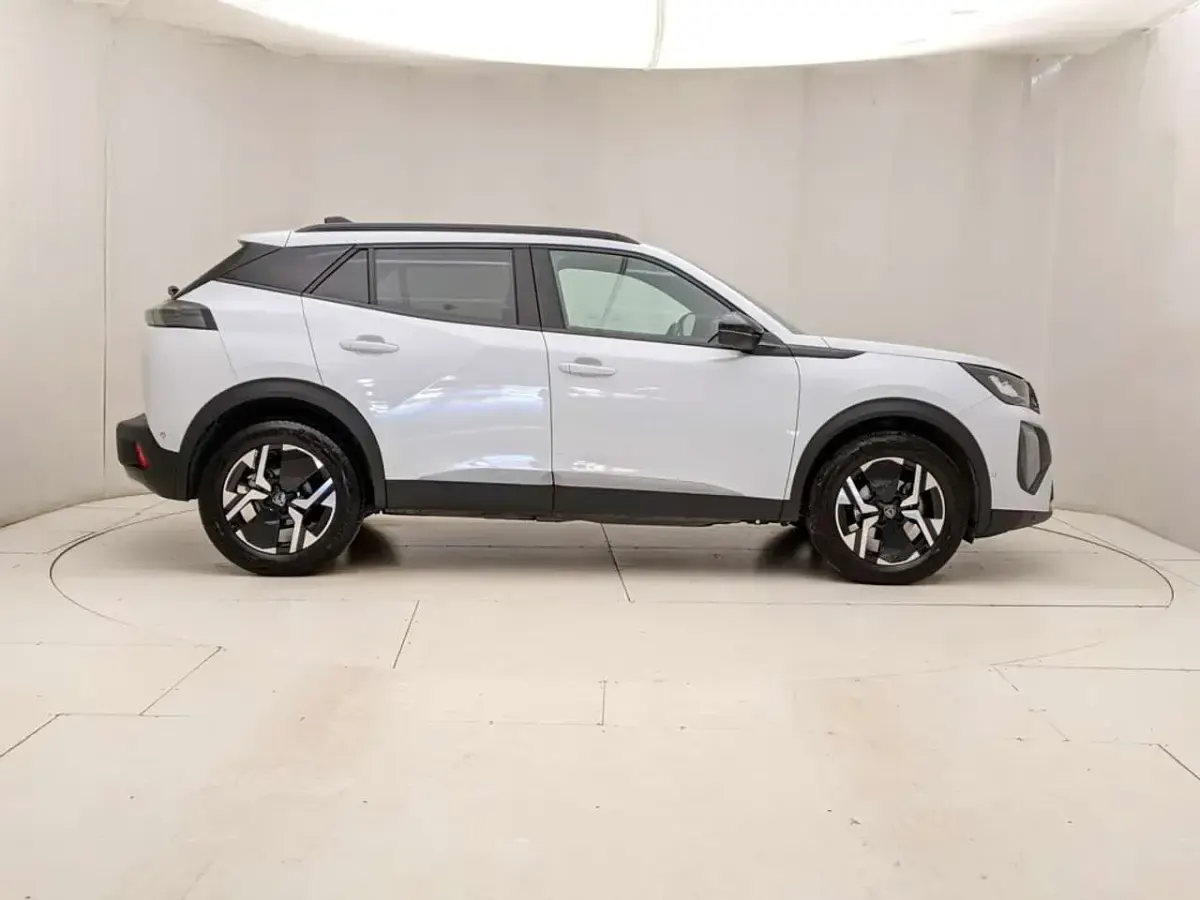 Usata Peugeot 2008 Allure 131 CV (96 kW) 2023 Bianco SUV