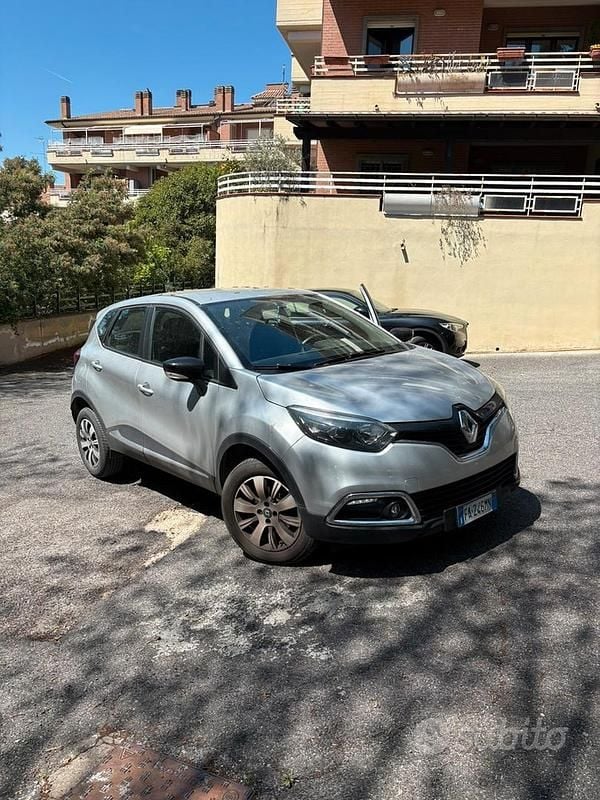 Usata Renault Captur Zen 90 CV (66 kW) 2015 Grigio SUV