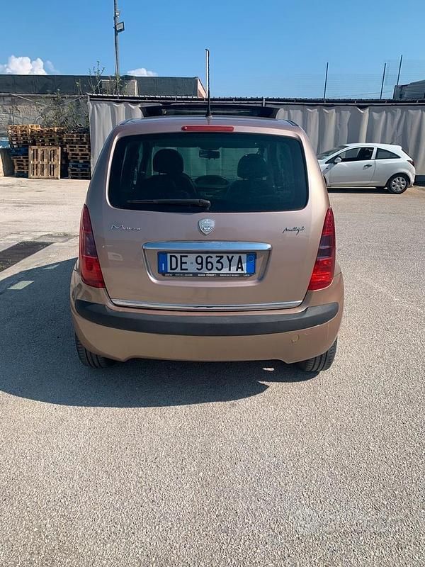 Usata Lancia Musa 2007 Grigio Monovolume