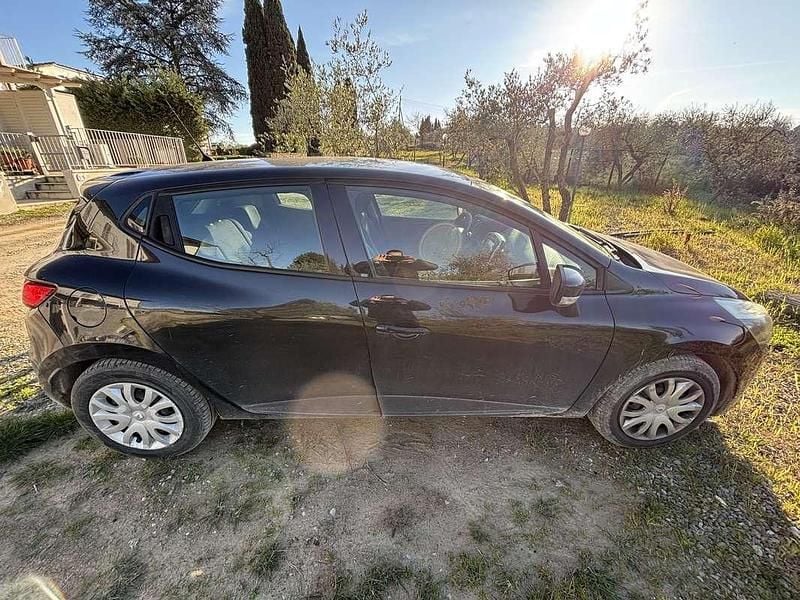 Second-hand Renault Clio IV 75 CP (55 kW) 2015 Negru Berlinǎ