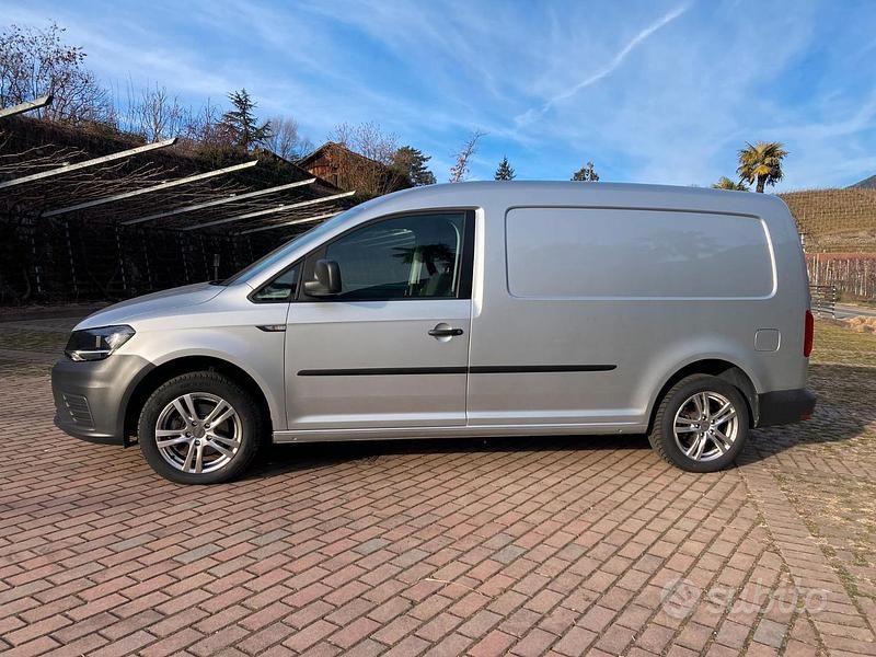 Usata VW Caddy Maxi 102 CV (75 kW) 2016 Grigio Monovolume