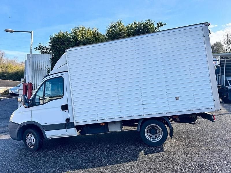 Usata Iveco 35.12 116 CV (85 kW) 2007 Bianco Furgone