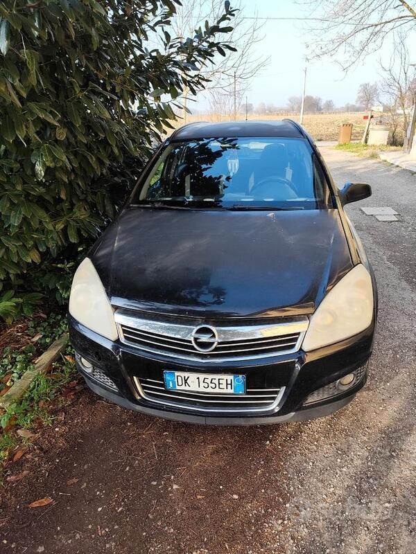 Usata Opel Astra 82 CV (60 kW) 2007 Nero Station wagon