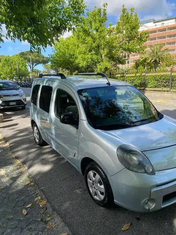 Usata Renault Kangoo 106 CV (77 kW) 2013 Argento Monovolume