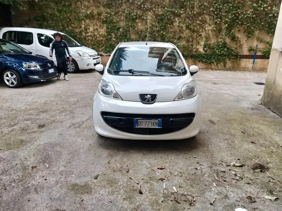 Käytetty Peugeot 107 68 HP (50 kW) 2008 Valkoinen Viistoperä